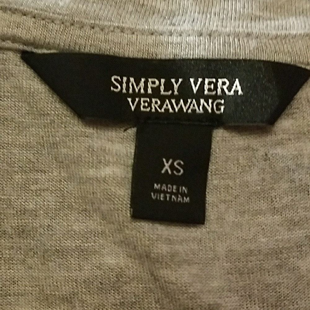 NWOT Vera Wang Tee w/ pretty flower embellishments - Picture 4 of 4